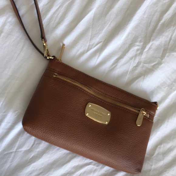 MICHAEL KORS WRISTLET PURSE - Picture 9 of 9